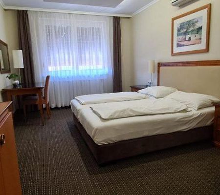 Korona Panzio Bed & Breakfast Hatvan Ngoại thất bức ảnh